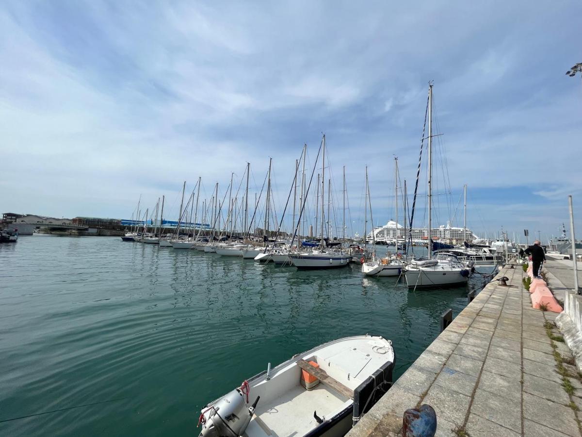 Kasia Porta Sul Mare Di Livorno Free Parking 외부 사진